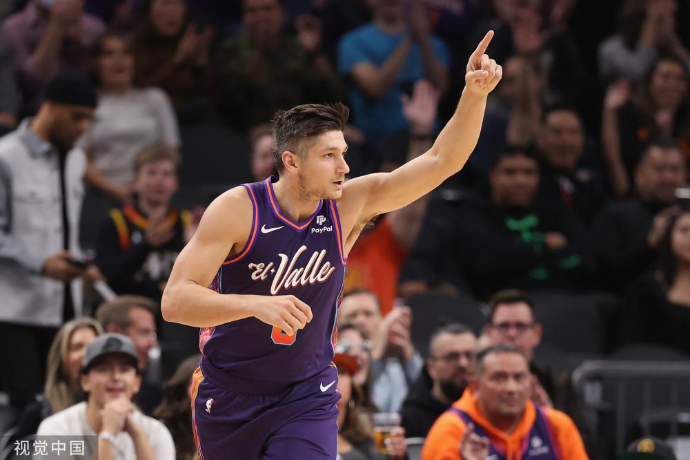 鉴于球迷和 鉴于球迷和